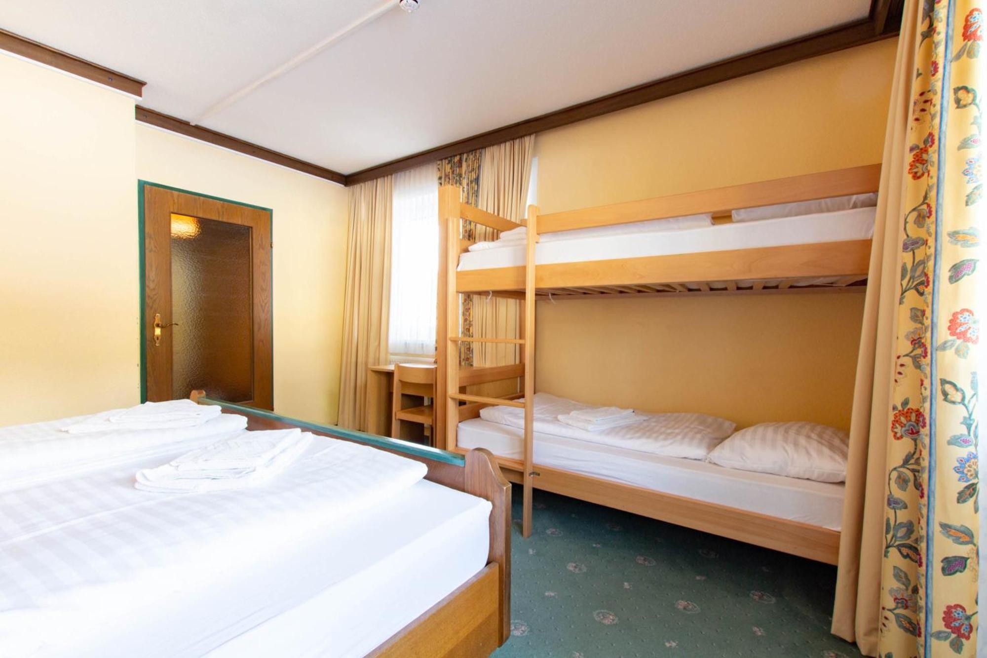 Mountain Hostel Ramsau am Dachstein Quarto foto